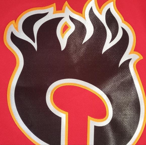 Calgary Flames Youth Jersey  Size L/XL NEW with tags  Red - Picture 4 of 8
